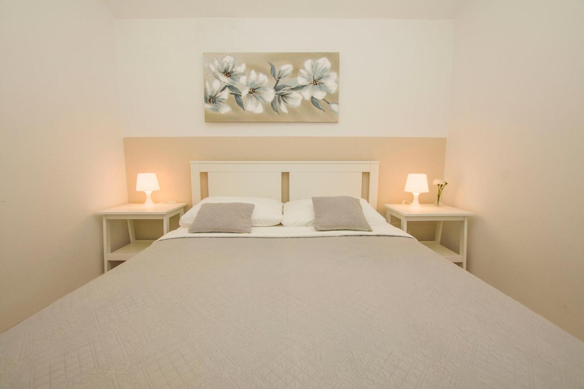 Apartments Josip Drage Buitenkant foto